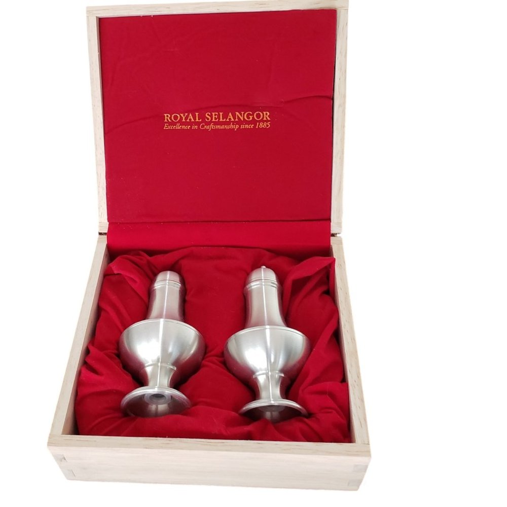 NIB Vintage Royal Selangor Pewter Salt and Pepper Shakers Original Wooden Box